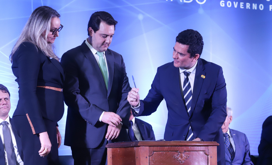 O governador Carlos Massa Ratinho Junior destacou nesta sexta-feira (10) que as forças de segurança do Paraná conseguiram reduzir em 32% o número de homicídios nos primeiros 120 dias deste ano, na comparação com o mesmo quadrimestre do ano passado