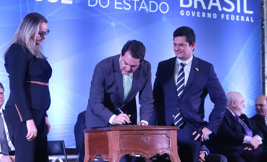 O governador Carlos Massa Ratinho Junior destacou nesta sexta-feira (10) que as forças de segurança do Paraná conseguiram reduzir em 32% o número de homicídios nos primeiros 120 dias deste ano, na comparação com o mesmo quadrimestre do ano passado