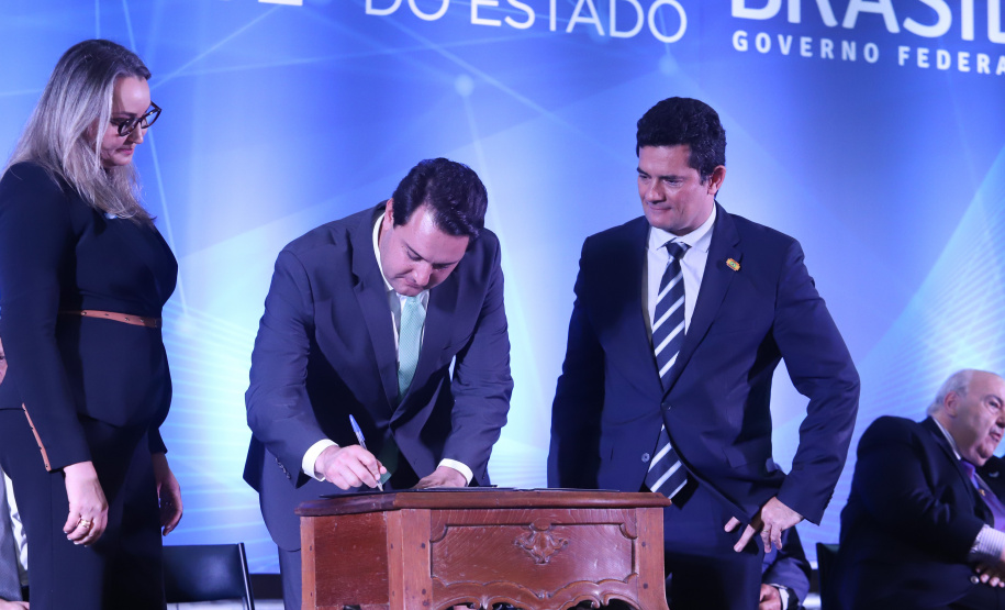 O governador Carlos Massa Ratinho Junior destacou nesta sexta-feira (10) que as forças de segurança do Paraná conseguiram reduzir em 32% o número de homicídios nos primeiros 120 dias deste ano, na comparação com o mesmo quadrimestre do ano passado