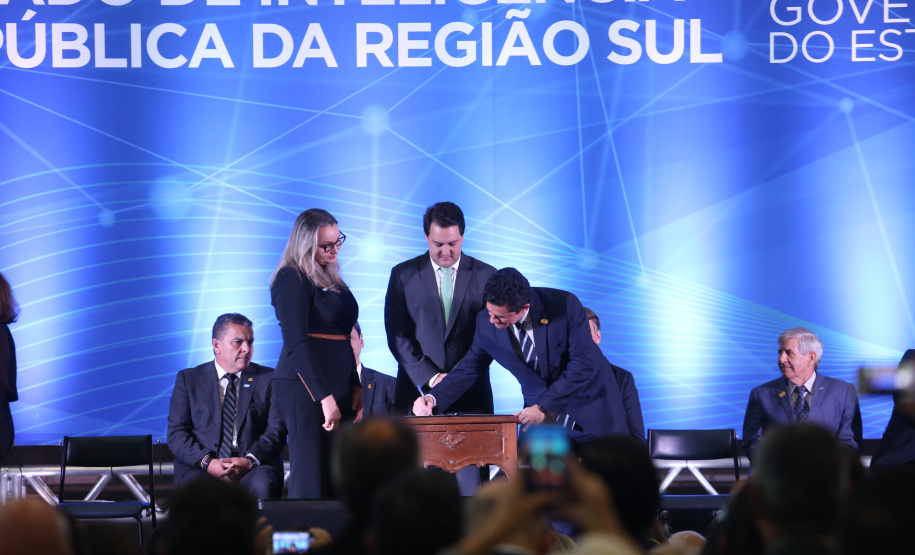 O governador Carlos Massa Ratinho Junior destacou nesta sexta-feira (10) que as forças de segurança do Paraná conseguiram reduzir em 32% o número de homicídios nos primeiros 120 dias deste ano, na comparação com o mesmo quadrimestre do ano passado