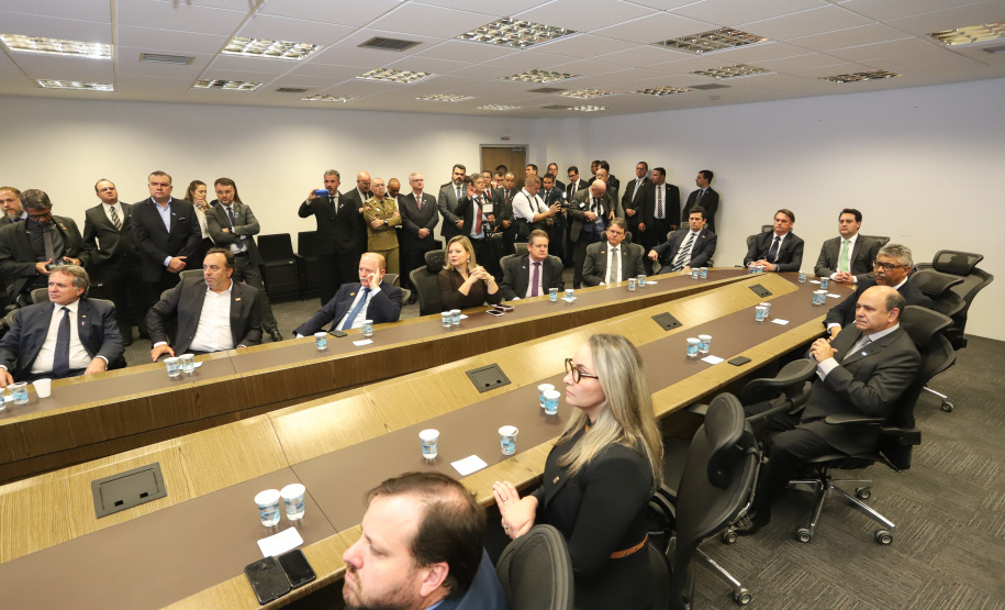 O Centro Integrado de Inteligência de Segurança Pública da Região Sul (CIISP-Sul) iniciou oficialmente as atividades nesta sexta-feira (10). A unidade funciona em Curitiba e a ativação contou com a presença do presidente Jair Bolsonaro, do governador Carlos Massa Ratinho Junior, do ministro da Justiça e Segurança Pública, Sérgio Moro, e de representantes do Rio Grande do Sul e Santa Catarina, além de autoridades federais e estaduais.

 Foto: Rodrigo Felix Leal/ANPr