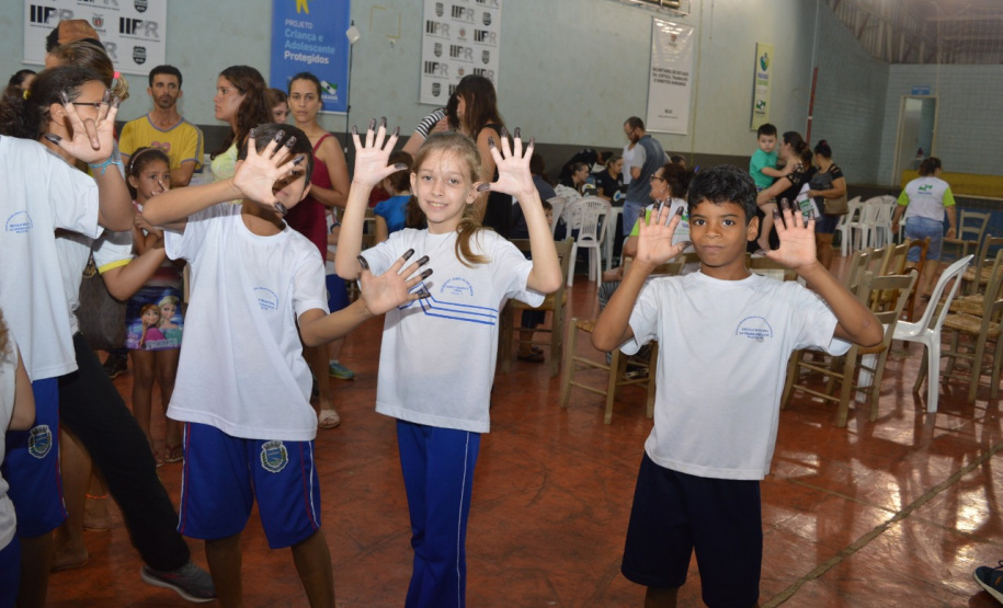 A feira de serviços Paraná Cidadão ofertou diversos serviços gratuitos para a população do município de Palotina e região. Durante os três dias de evento mais de 2 mil pessoas passaram pelo Ginásio Municipal de Esportes Romeu Hendges (Umesp).Foto:SEJUT