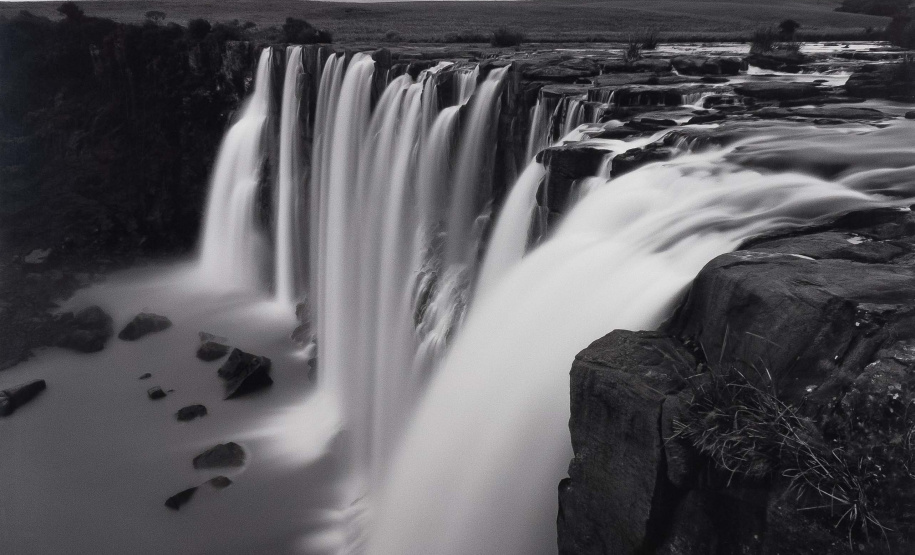 A mostra “Com Título e Sem Título, Técnicas e Dimensões Variadas – Museu Oscar Niemeyer, Aquisições e Doações Recentes” será inaugurada na quinta-feira (16). São 54 obras, entre esculturas, instalações, gravuras, pinturas e fotografias de artistas paranaenses, nacionais e internacionais. A exposição fica em cartaz até 18 de agosto.Foto:Reprodução - Marcelo Kawase/MON