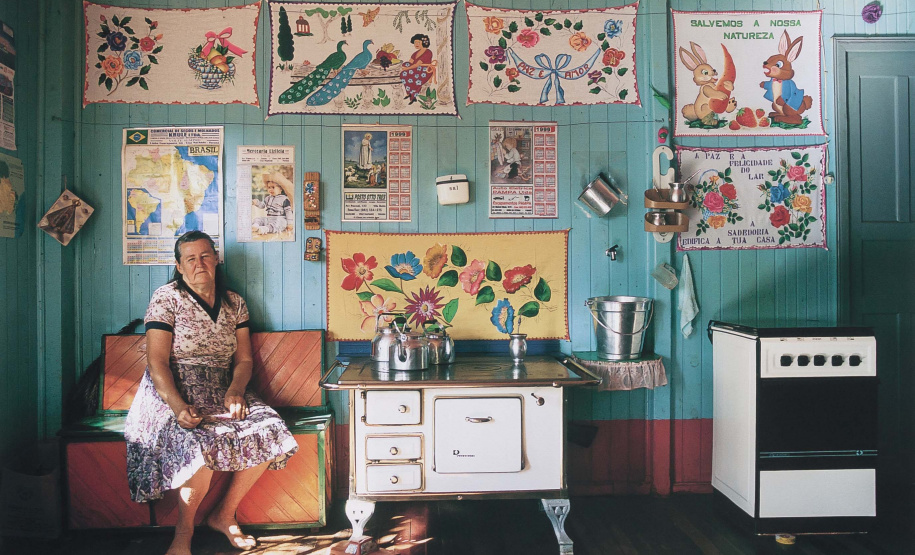 A mostra “Com Título e Sem Título, Técnicas e Dimensões Variadas – Museu Oscar Niemeyer, Aquisições e Doações Recentes” será inaugurada na quinta-feira (16). São 54 obras, entre esculturas, instalações, gravuras, pinturas e fotografias de artistas paranaenses, nacionais e internacionais. A exposição fica em cartaz até 18 de agosto.Foto:Reprodução - Marcelo Kawase/MON