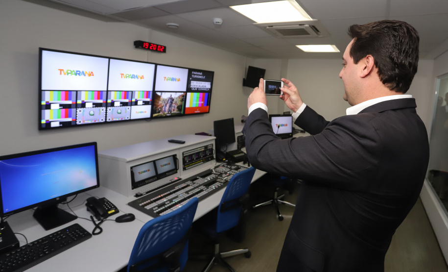 A TV Paraná Turismo foi lançada nesta segunda-feira (13), no Canal da Música, em Curitiba, sede da emissora, com a presença do governador Carlos Massa Ratinho Junior. A estreia da grade será nesta terça-feira, às 20 horas, com o programa AgroTur, dedicado ao turismo rural.. Curitiba,13/05/2019 Foto: Rodrigo Felix Leal/ ANPr