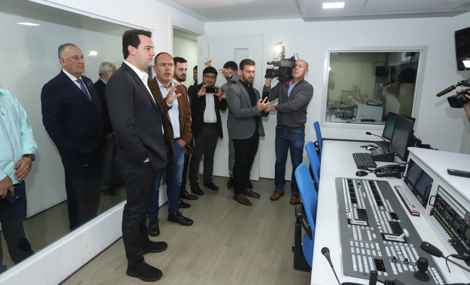 A TV Paraná Turismo foi lançada nesta segunda-feira (13), no Canal da Música, em Curitiba, sede da emissora, com a presença do governador Carlos Massa Ratinho Junior. A estreia da grade será nesta terça-feira, às 20 horas, com o programa AgroTur, dedicado ao turismo rural.. Curitiba,13/05/2019 Foto: Rodrigo Felix Leal/ ANPr