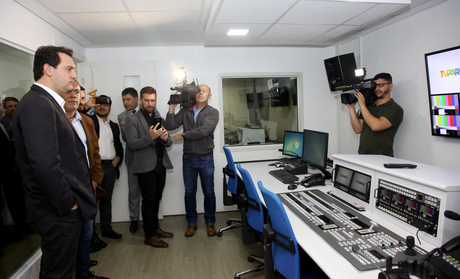 A TV Paraná Turismo foi lançada nesta segunda-feira (13), no Canal da Música, em Curitiba, sede da emissora, com a presença do governador Carlos Massa Ratinho Junior. A estreia da grade será nesta terça-feira, às 20 horas, com o programa AgroTur, dedicado ao turismo rural.. Curitiba,13/05/2019 Foto: Jaelson Lucas/ ANPr