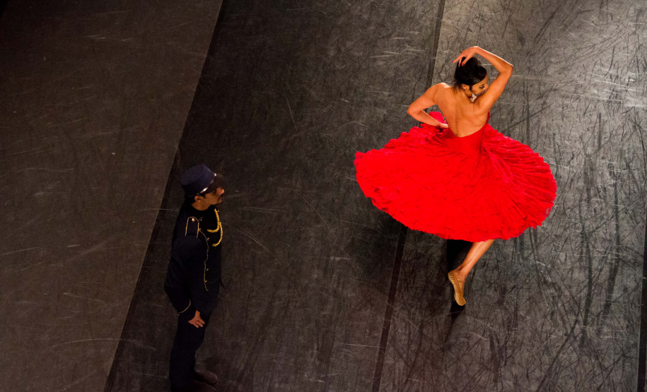 Balé Teatro Guaíra | Palco | Carmen | coreografia: Luiz Fernando Bongiovanni | 17 de Dezembro 2016 |  Foto: Cayo Vieira/CCTG