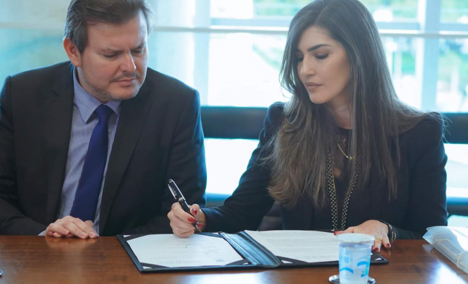 O Governo do Estado e o Tribunal de Justiça do Paraná (TJ-PR) assinaram nesta terça-feira (14) um acordo de cooperação para a implementação do projeto intitulado “Rolê Cívico Paranaense”, de inserção de jovens universitários no ambiente de gestão estadual