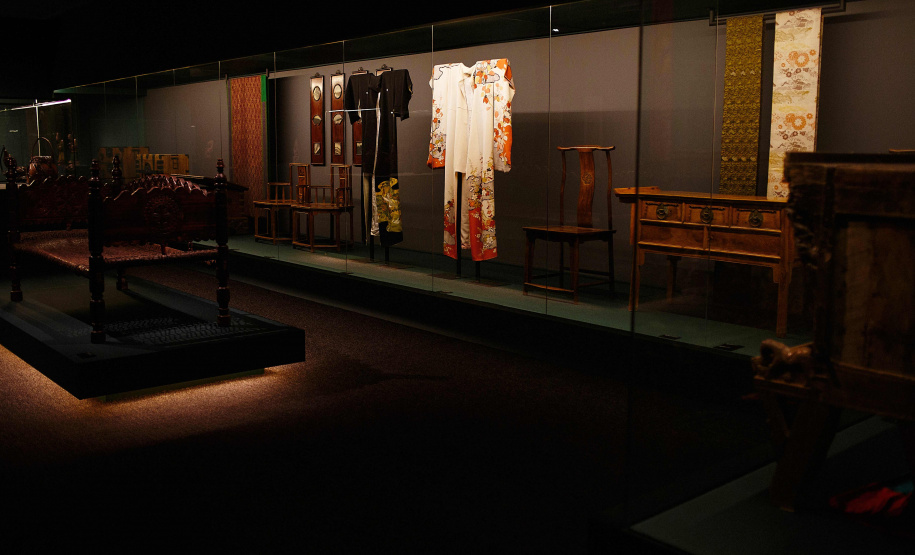 O Museu Oscar Niemeyer inicia nesta quarta-feira (15) a programação da 17ª Semana Nacional de Museus. O destaque é mediação do professor e colecionador Fausto Godoy à exposição “Ásia: a terra, os homens, os deuses”, às 15 horas. Ao longo de sua carreira diplomática ele reuniu peças raras provenientes de cerca de 10 países e doou cerca de 3 mil delas ao MON.
Foto: Divulgação/MON