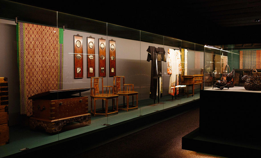 O Museu Oscar Niemeyer inicia nesta quarta-feira (15) a programação da 17ª Semana Nacional de Museus. O destaque é mediação do professor e colecionador Fausto Godoy à exposição “Ásia: a terra, os homens, os deuses”, às 15 horas. Ao longo de sua carreira diplomática ele reuniu peças raras provenientes de cerca de 10 países e doou cerca de 3 mil delas ao MON.
Foto: Divulgação/MON