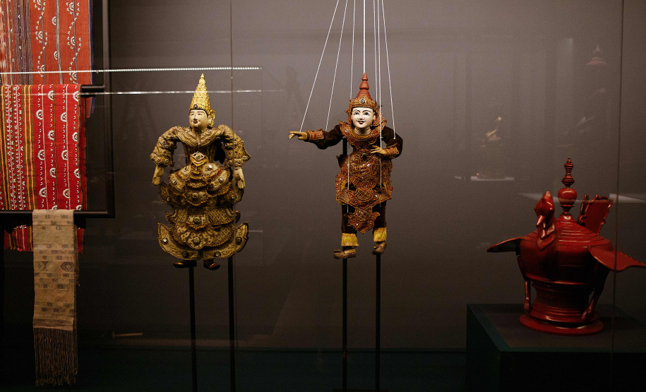 O Museu Oscar Niemeyer inicia nesta quarta-feira (15) a programação da 17ª Semana Nacional de Museus. O destaque é mediação do professor e colecionador Fausto Godoy à exposição “Ásia: a terra, os homens, os deuses”, às 15 horas. Ao longo de sua carreira diplomática ele reuniu peças raras provenientes de cerca de 10 países e doou cerca de 3 mil delas ao MON.
Foto: Divulgação/MON