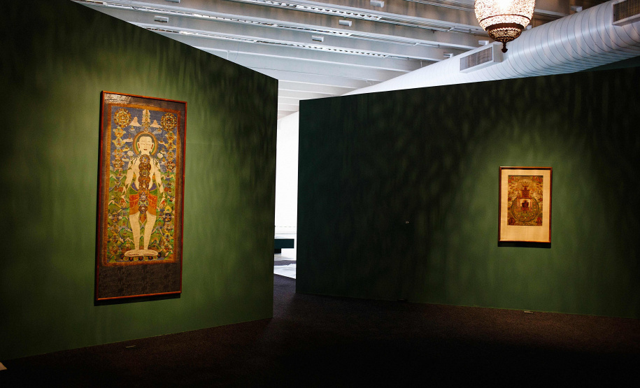 O Museu Oscar Niemeyer inicia nesta quarta-feira (15) a programação da 17ª Semana Nacional de Museus. O destaque é mediação do professor e colecionador Fausto Godoy à exposição “Ásia: a terra, os homens, os deuses”, às 15 horas. Ao longo de sua carreira diplomática ele reuniu peças raras provenientes de cerca de 10 países e doou cerca de 3 mil delas ao MON.
Foto: Divulgação/MON