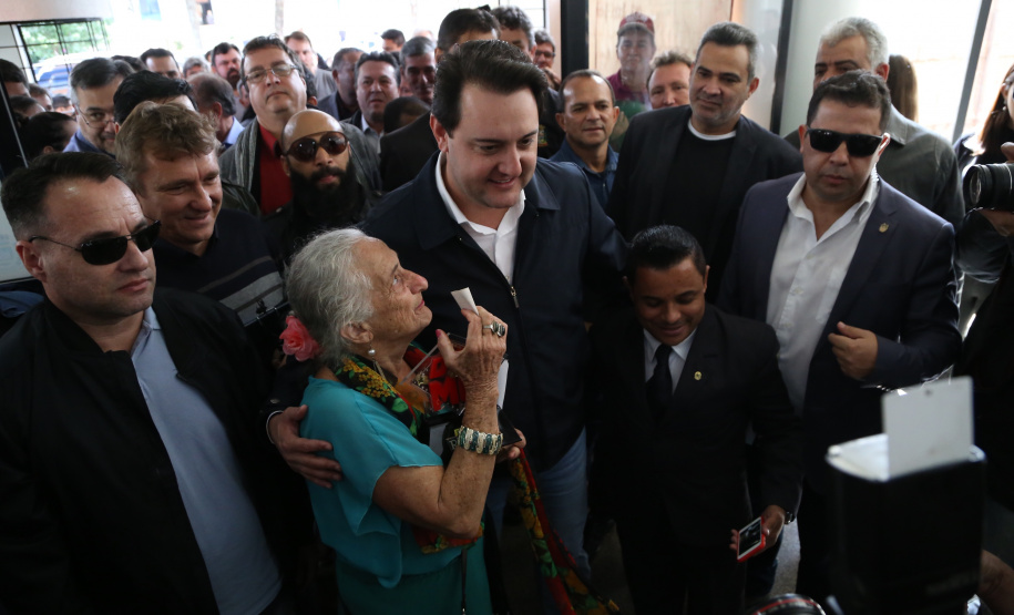 Governador Carlos Massa Ratinho Junior  assina autorizações de licitação e homologação para obras e compras de veículos e equipamentos para Campo Mourão e mais 11 municípios do Noroeste: Araruna, Cianorte, Cruzeiro do Oeste, Goioerê, Janiópolis, Moreira Sales, Nova Cantu, Peabiru, Roncador, Terra Boa e Tuneiras do Oeste. Foto: José Fernando Ogura/ANPr