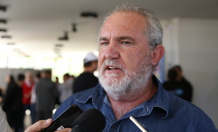 Governador Carlos Massa Ratinho Junior  assina autorizações de licitação e homologação para obras e compras de veículos e equipamentos para Campo Mourão e mais 11 municípios do Noroeste: Araruna, Cianorte, Cruzeiro do Oeste, Goioerê, Janiópolis, Moreira Sales, Nova Cantu, Peabiru, Roncador, Terra Boa e Tuneiras do Oeste. Na foto, o prefeito de Cianorte, Claudemir Romero Bongiorno.Foto: José Fernando Ogura/ANPr