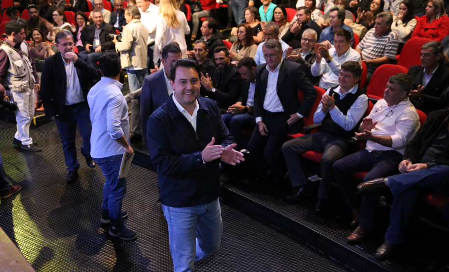 Governador Carlos Massa Ratinho Junior  assina autorizações de licitação e homologação para obras e compras de veículos e equipamentos para Campo Mourão e mais 11 municípios do Noroeste: Araruna, Cianorte, Cruzeiro do Oeste, Goioerê, Janiópolis, Moreira Sales, Nova Cantu, Peabiru, Roncador, Terra Boa e Tuneiras do Oeste. Foto: José Fernando Ogura/ANPr