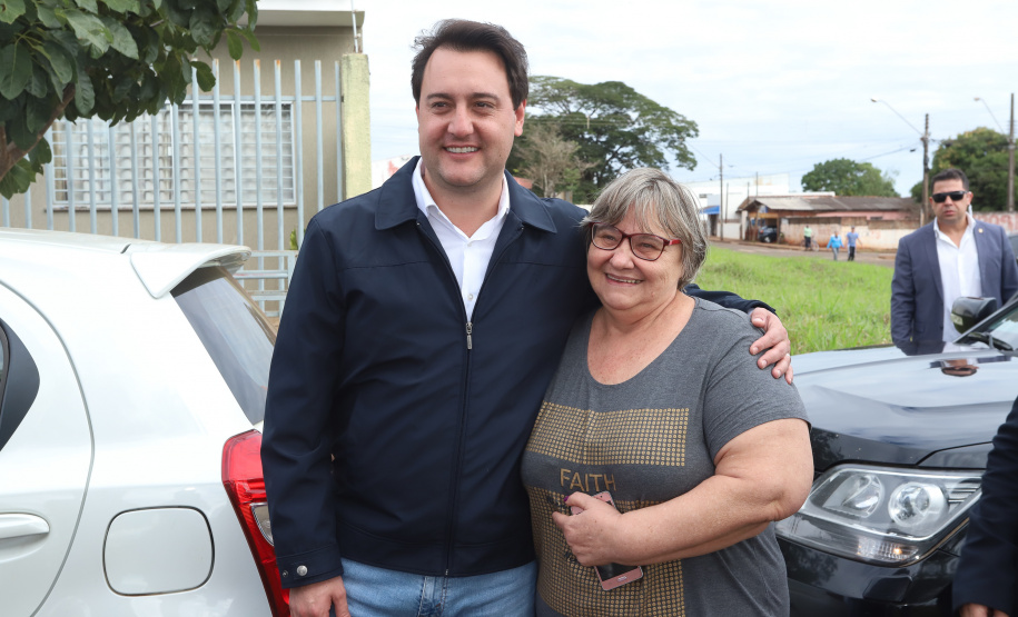 O governador Carlos Massa Ratinho Junior esteve nesta quarta-feira (15) em Campo Mourão e confirmou recursos para obras de infraestrutura urbana e compra de veículos, máquinas e equipamentos para 12 municípios do Noroeste do Paraná. Ele autorizou as licitações e homologações dos projetos da Secretaria de Estado do Desenvolvimento Urbano e Obras Públicas. Os investimentos somam R$ 8 milhões. Foto: Rodrigo Felix Leal/ANPr