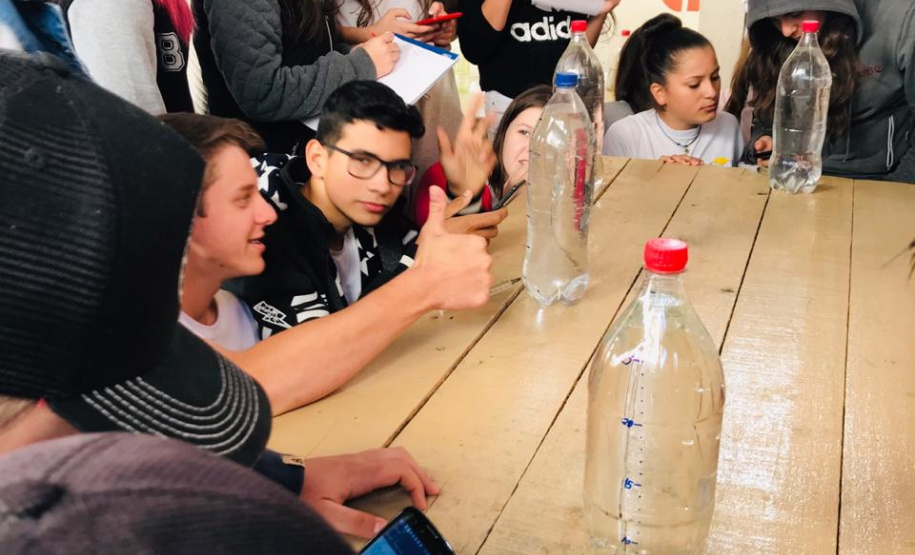 O ensino teórico aliado a atividades práticas enriquece o currículo, facilita o processo de ensino e aprendizado e torna as aulas mais interativas. Trata-se da metodologia do ensino prático, que tem transformado as aulas nas escolas da rede estadual de ensino.
Foto: Divulgação/SEED