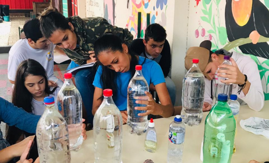 O ensino teórico aliado a atividades práticas enriquece o currículo, facilita o processo de ensino e aprendizado e torna as aulas mais interativas. Trata-se da metodologia do ensino prático, que tem transformado as aulas nas escolas da rede estadual de ensino.
Foto: Divulgação/SEED