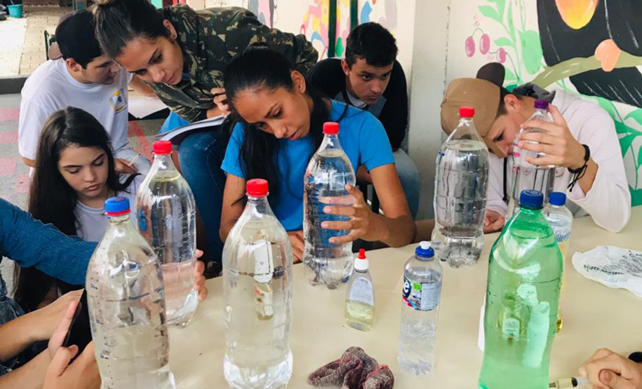 O ensino teórico aliado a atividades práticas enriquece o currículo, facilita o processo de ensino e aprendizado e torna as aulas mais interativas. Trata-se da metodologia do ensino prático, que tem transformado as aulas nas escolas da rede estadual de ensino.
Foto: Divulgação/SEED