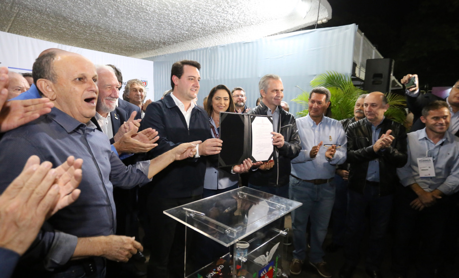 O governador Carlos Massa Ratinho Junior destacou, no ato de transferência da sede da administração estadual para Maringá, no Noroeste do Paraná, que a iniciativa visa atender as demandas da região e tornar o Governo mais acessível para a população. O município irá sediar o Poder Executivo até sexta-feira (17). Foto: José Fernando Ogura/ANPr