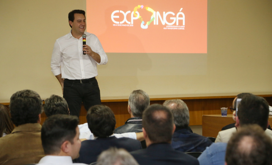 O governador Carlos Massa Ratinho Junior disse nesta quarta-feira (15), em Maringá, que o Governo do Paraná está discutindo com a sociedade a suspensão da vacina contra febre aftosa no Estado