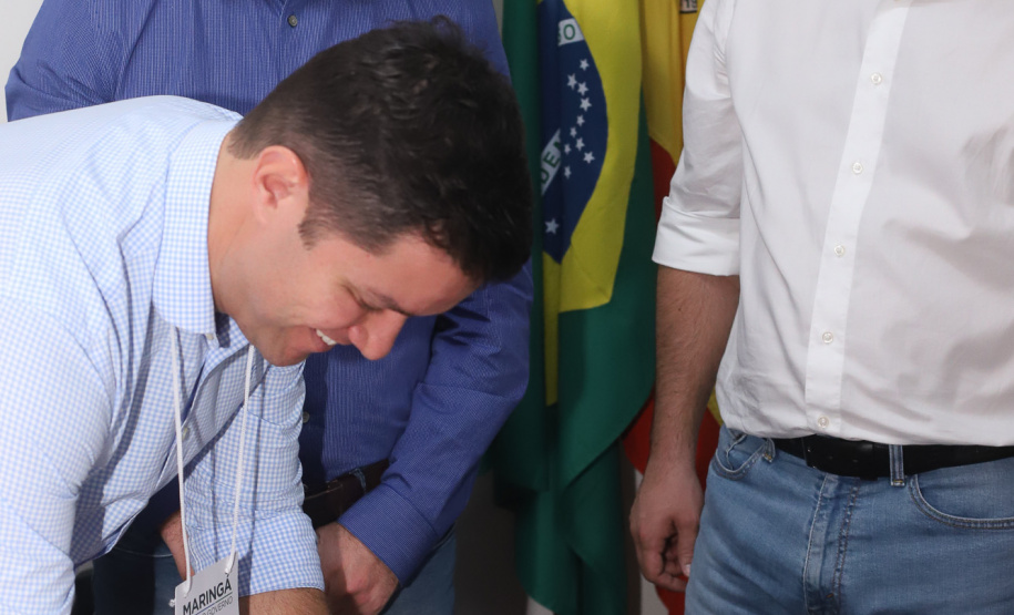 O governador Carlos Massa Ratinho Junior lançou nesta quinta-feira (16) o Parque Tecnológico do Instituto de Tecnologia do Paraná (Tecpar) em Maringá, no Noroeste do Paraná. Durante reunião do secretariado realizada na Expoingá, o governador assinou o edital de chamamento de empresas de base tecnológica para o local. Foto: Rodrigo Felix Leal/ANPr