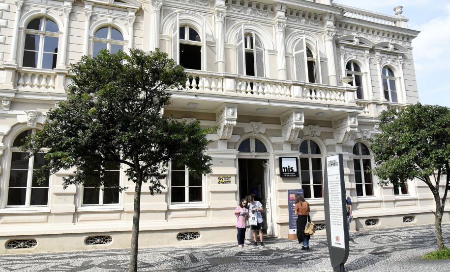 O Museu da Imagem e do Som do Paraná (MIS-PR) e Museu Paranaense
(MP) promovem neste fim de semana (dias 18 e 19 de maio) o &quot;Museus em
Diálogo&quot; — a ação conjunta entre os museus estaduais integra a 17ª Semana
Nacional de Museus proposta pelo Instituto Brasileiro de Museus (IBRAM).Foto: Kraw Penas/SEEC