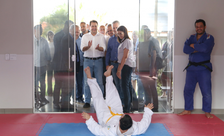 O governador Carlos Massa Ratinho Junior esteve nesta quinta-feira (17) na Apae de Maringá para conhecer as instalações e as atividades desenvolvidas no local. Acompanhado do secretário de Estado da Educação, Renato Feder, e do presidente da Federação das APAEs do do Paraná, Fernando Meneguetti, Ratinho Junior conheceu os projetos que atendem, mensalmente, 1.068 pessoas com deficiência.. Foto: José Fernando Ogura/ANPr