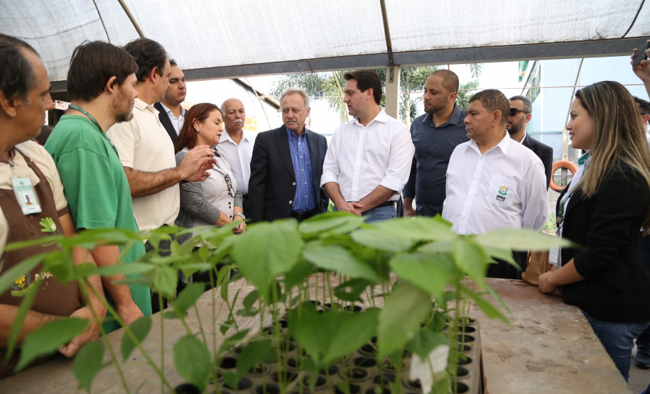 O governador Carlos Massa Ratinho Junior esteve nesta quinta-feira (17) na Apae de Maringá para conhecer as instalações e as atividades desenvolvidas no local. Acompanhado do secretário de Estado da Educação, Renato Feder, e do presidente da Federação das APAEs do do Paraná, Fernando Meneguetti, Ratinho Junior conheceu os projetos que atendem, mensalmente, 1.068 pessoas com deficiência.. Foto: José Fernando Ogura/ANPr