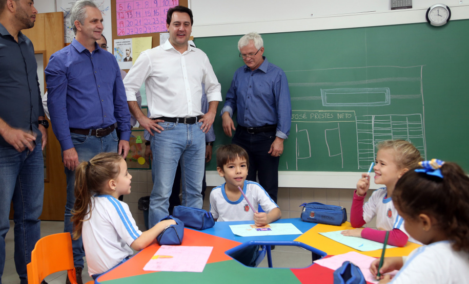 O governador Carlos Massa Ratinho Junior também inaugurou nesta quinta-feira (16) o CMEI José Prestes Neto, no Jardim Alvorada, em Maringá. O prédio de 3 mil metros quadrados tem capacidade para até 500 alunos do berçário ao 5° ano.Foto Gilson Abreu/ANPr