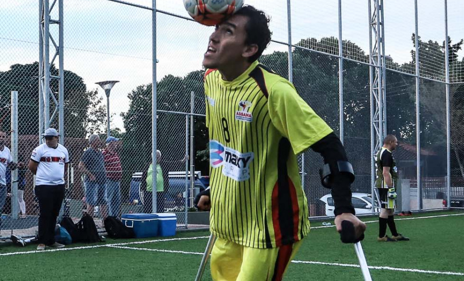 Moradores do Jardim Novo Oásis, em Maringá (Noroeste), ganharam nesta quinta-feira (16) um novo espaço de lazer. O governador Carlos Massa Ratinho Junior e o prefeito Ulisses Maia inauguraram a primeira de 30 unidade no município do programa Meu Campinho. Com 1,5 mil metros quadrados e investimento total de cerca de R$ 400 mil, o local conta com diversos aparelhos de lazer para pessoas de todas as idades.Foto: Rodrigo Felix Leal/ANPr