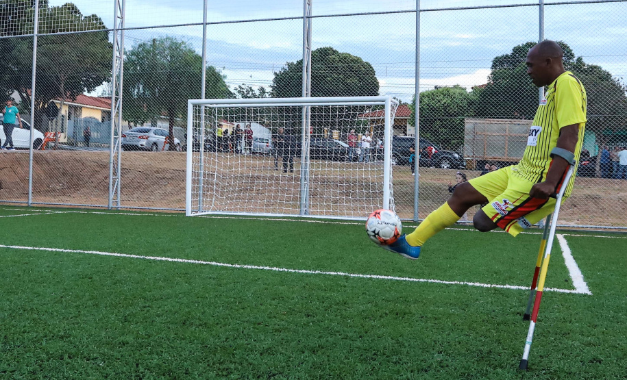 Moradores do Jardim Novo Oásis, em Maringá (Noroeste), ganharam nesta quinta-feira (16) um novo espaço de lazer. O governador Carlos Massa Ratinho Junior e o prefeito Ulisses Maia inauguraram a primeira de 30 unidade no município do programa Meu Campinho. Com 1,5 mil metros quadrados e investimento total de cerca de R$ 400 mil, o local conta com diversos aparelhos de lazer para pessoas de todas as idades.Foto: Rodrigo Felix Leal/ANPr