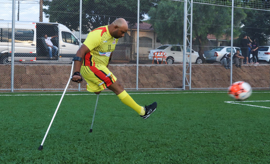 Moradores do Jardim Novo Oásis, em Maringá (Noroeste), ganharam nesta quinta-feira (16) um novo espaço de lazer. O governador Carlos Massa Ratinho Junior e o prefeito Ulisses Maia inauguraram a primeira de 30 unidade no município do programa Meu Campinho. Com 1,5 mil metros quadrados e investimento total de cerca de R$ 400 mil, o local conta com diversos aparelhos de lazer para pessoas de todas as idades.Foto: Rodrigo Felix Leal/ANPr