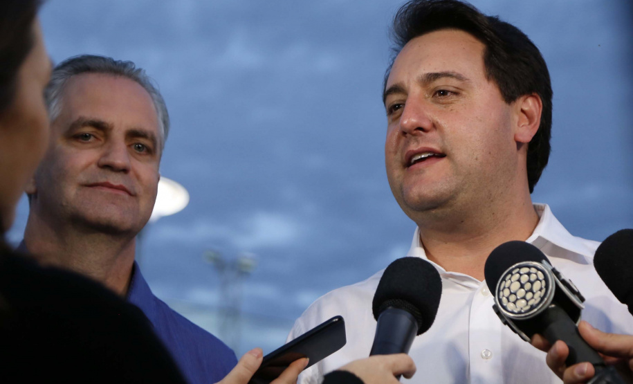 Moradores do Jardim Novo Oásis, em Maringá (Noroeste), ganharam nesta quinta-feira (16) um novo espaço de lazer. O governador Carlos Massa Ratinho Junior e o prefeito Ulisses Maia inauguraram a primeira de 30 unidade no município do programa Meu Campinho. Com 1,5 mil metros quadrados e investimento total de cerca de R$ 400 mil, o local conta com diversos aparelhos de lazer para pessoas de todas as idades. Maringá, 16/05/2019Foto: José Fernando Ogura/ANPr