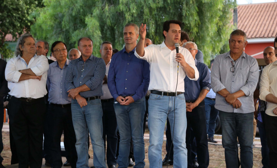 Moradores do Jardim Novo Oásis, em Maringá (Noroeste), ganharam nesta quinta-feira (16) um novo espaço de lazer. O governador Carlos Massa Ratinho Junior e o prefeito Ulisses Maia inauguraram a primeira de 30 unidade no município do programa Meu Campinho. Com 1,5 mil metros quadrados e investimento total de cerca de R$ 400 mil, o local conta com diversos aparelhos de lazer para pessoas de todas as idades. Maringá, 16/05/2019Foto: José Fernando Ogura/ANPr