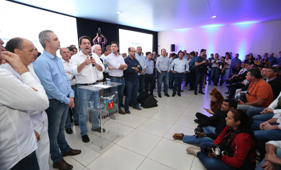 O Governo do Paraná concluiu nesta sexta-feira (17) a agenda em Maringá com a confirmação de R$ 41 milhões para ações e investimentos em 40 municípios da região Noroeste. O governador Carlos Massa Ratinho Junior recebeu prefeitos na 47ª Expoingá, no Parque Internacional de Exposições Francisco Feio Ribeiro. O encontro fez parte das ações em Maringá como sede administrativa do governo estadual. Foto:José Fernando Ogura/ANPr