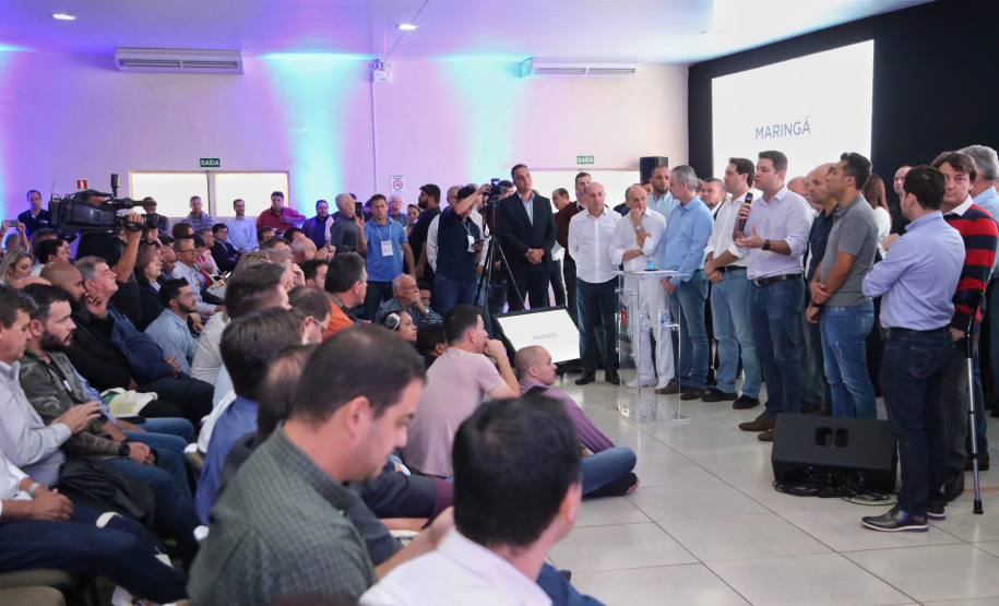 O Governo do Paraná concluiu nesta sexta-feira (17) a agenda em Maringá com a confirmação de R$ 41 milhões para ações e investimentos em 40 municípios da região Noroeste. O governador Carlos Massa Ratinho Junior recebeu prefeitos na 47ª Expoingá, no Parque Internacional de Exposições Francisco Feio Ribeiro. O encontro fez parte das ações em Maringá como sede administrativa do governo estadual. Foto:José Fernando Ogura/ANPr
