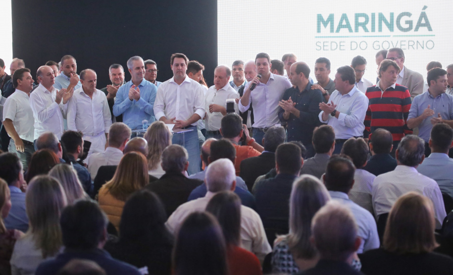 O Governo do Paraná concluiu nesta sexta-feira (17) a agenda em Maringá com a confirmação de R$ 41 milhões para ações e investimentos em 40 municípios da região Noroeste. O governador Carlos Massa Ratinho Junior recebeu prefeitos na 47ª Expoingá, no Parque Internacional de Exposições Francisco Feio Ribeiro. O encontro fez parte das ações em Maringá como sede administrativa do governo estadual. Foto:José Fernando Ogura/ANPr