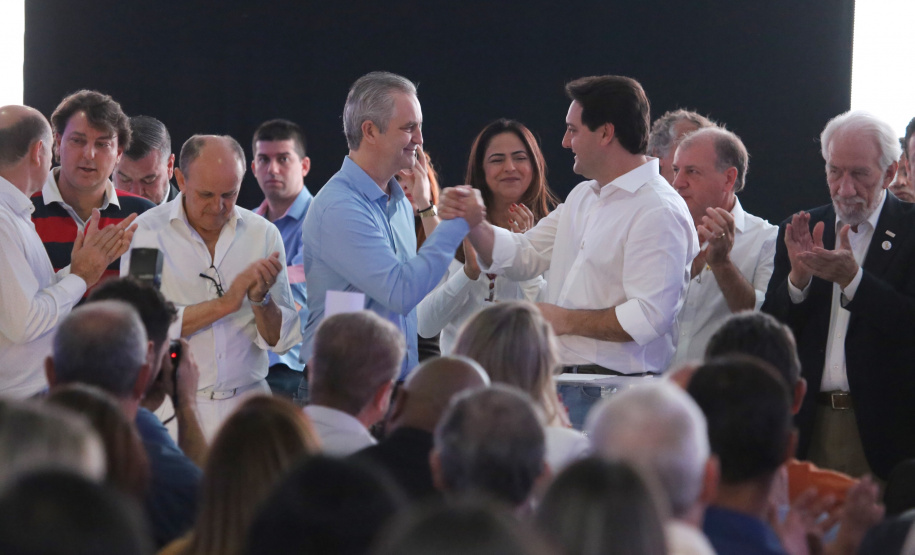 O Governo do Paraná concluiu nesta sexta-feira (17) a agenda em Maringá com a confirmação de R$ 41 milhões para ações e investimentos em 40 municípios da região Noroeste. O governador Carlos Massa Ratinho Junior recebeu prefeitos na 47ª Expoingá, no Parque Internacional de Exposições Francisco Feio Ribeiro. O encontro fez parte das ações em Maringá como sede administrativa do governo estadual. Foto:José Fernando Ogura/ANPr