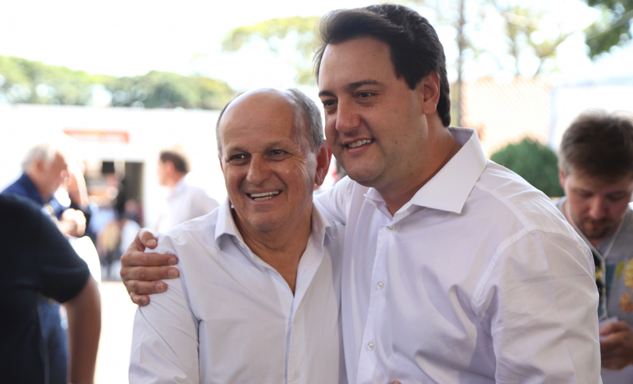 O Governo do Paraná concluiu nesta sexta-feira (17) a agenda em Maringá com a confirmação de R$ 41 milhões para ações e investimentos em 40 municípios da região Noroeste. O governador Carlos Massa Ratinho Junior recebeu prefeitos na 47ª Expoingá, no Parque Internacional de Exposições Francisco Feio Ribeiro. O encontro fez parte das ações em Maringá como sede administrativa do governo estadual. Foto:José Fernando Ogura/ANPr