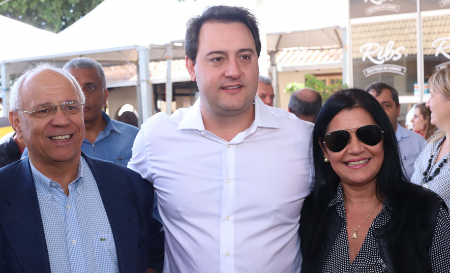 O Governo do Paraná concluiu nesta sexta-feira (17) a agenda em Maringá com a confirmação de R$ 41 milhões para ações e investimentos em 40 municípios da região Noroeste. O governador Carlos Massa Ratinho Junior recebeu prefeitos na 47ª Expoingá, no Parque Internacional de Exposições Francisco Feio Ribeiro. O encontro fez parte das ações em Maringá como sede administrativa do governo estadual. Foto: Rodrio Felix Leal/ANPr