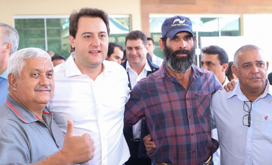 O Governo do Paraná concluiu nesta sexta-feira (17) a agenda em Maringá com a confirmação de R$ 41 milhões para ações e investimentos em 40 municípios da região Noroeste. O governador Carlos Massa Ratinho Junior recebeu prefeitos na 47ª Expoingá, no Parque Internacional de Exposições Francisco Feio Ribeiro. O encontro fez parte das ações em Maringá como sede administrativa do governo estadual. Foto: Rodrio Felix Leal/ANPr