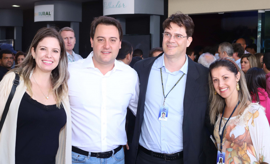 O Governo do Paraná concluiu nesta sexta-feira (17) a agenda em Maringá com a confirmação de R$ 41 milhões para ações e investimentos em 40 municípios da região Noroeste. O governador Carlos Massa Ratinho Junior recebeu prefeitos na 47ª Expoingá, no Parque Internacional de Exposições Francisco Feio Ribeiro. O encontro fez parte das ações em Maringá como sede administrativa do governo estadual. Foto: Rodrio Felix Leal/ANPr