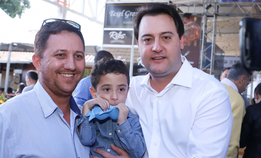 O Governo do Paraná concluiu nesta sexta-feira (17) a agenda em Maringá com a confirmação de R$ 41 milhões para ações e investimentos em 40 municípios da região Noroeste. O governador Carlos Massa Ratinho Junior recebeu prefeitos na 47ª Expoingá, no Parque Internacional de Exposições Francisco Feio Ribeiro. O encontro fez parte das ações em Maringá como sede administrativa do governo estadual. Foto: Rodrio Felix Leal/ANPr