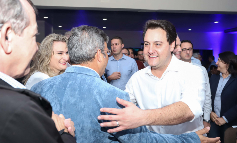 O Governo do Paraná concluiu nesta sexta-feira (17) a agenda em Maringá com a confirmação de R$ 41 milhões para ações e investimentos em 40 municípios da região Noroeste. O governador Carlos Massa Ratinho Junior recebeu prefeitos na 47ª Expoingá, no Parque Internacional de Exposições Francisco Feio Ribeiro. O encontro fez parte das ações em Maringá como sede administrativa do governo estadual. Foto: Rodrio Felix Leal/ANPr