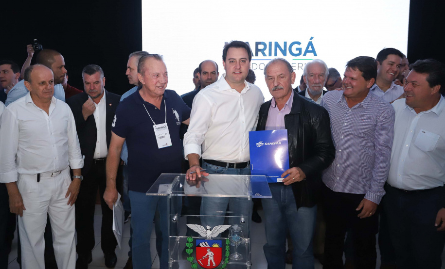 O Governo do Paraná concluiu nesta sexta-feira (17) a agenda em Maringá com a confirmação de R$ 41 milhões para ações e investimentos em 40 municípios da região Noroeste. O governador Carlos Massa Ratinho Junior recebeu prefeitos na 47ª Expoingá, no Parque Internacional de Exposições Francisco Feio Ribeiro. O encontro fez parte das ações em Maringá como sede administrativa do governo estadual. Foto: Rodrio Felix Leal/ANPr