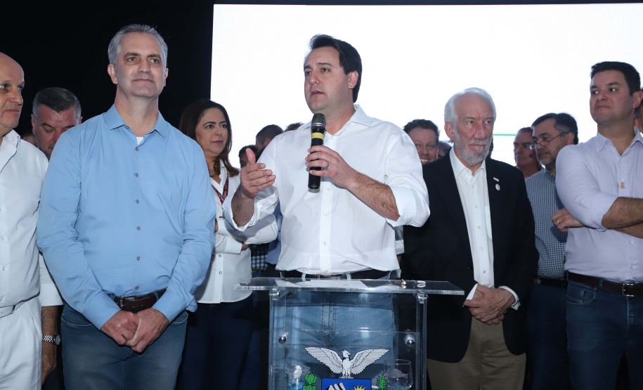 O Governo do Paraná concluiu nesta sexta-feira (17) a agenda em Maringá com a confirmação de R$ 41 milhões para ações e investimentos em 40 municípios da região Noroeste. O governador Carlos Massa Ratinho Junior recebeu prefeitos na 47ª Expoingá, no Parque Internacional de Exposições Francisco Feio Ribeiro. O encontro fez parte das ações em Maringá como sede administrativa do governo estadual. Foto: Rodrio Felix Leal/ANPr