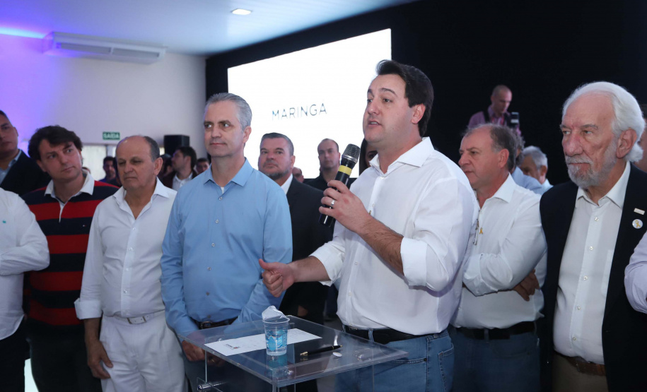 O Governo do Paraná concluiu nesta sexta-feira (17) a agenda em Maringá com a confirmação de R$ 41 milhões para ações e investimentos em 40 municípios da região Noroeste. O governador Carlos Massa Ratinho Junior recebeu prefeitos na 47ª Expoingá, no Parque Internacional de Exposições Francisco Feio Ribeiro. O encontro fez parte das ações em Maringá como sede administrativa do governo estadual. Foto: Rodrio Felix Leal/ANPr