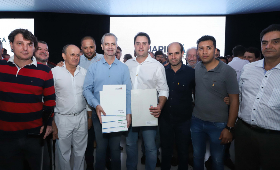 O Governo do Paraná concluiu nesta sexta-feira (17) a agenda em Maringá com a confirmação de R$ 41 milhões para ações e investimentos em 40 municípios da região Noroeste. O governador Carlos Massa Ratinho Junior recebeu prefeitos na 47ª Expoingá, no Parque Internacional de Exposições Francisco Feio Ribeiro. O encontro fez parte das ações em Maringá como sede administrativa do governo estadual. Foto: Rodrio Felix Leal/ANPr